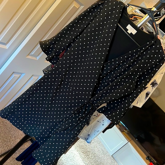 Ann Taylor LOFT Outlet Petite Black & White Polka Dot Wrap Dress, with flare 4P - Picture 1 of 5
